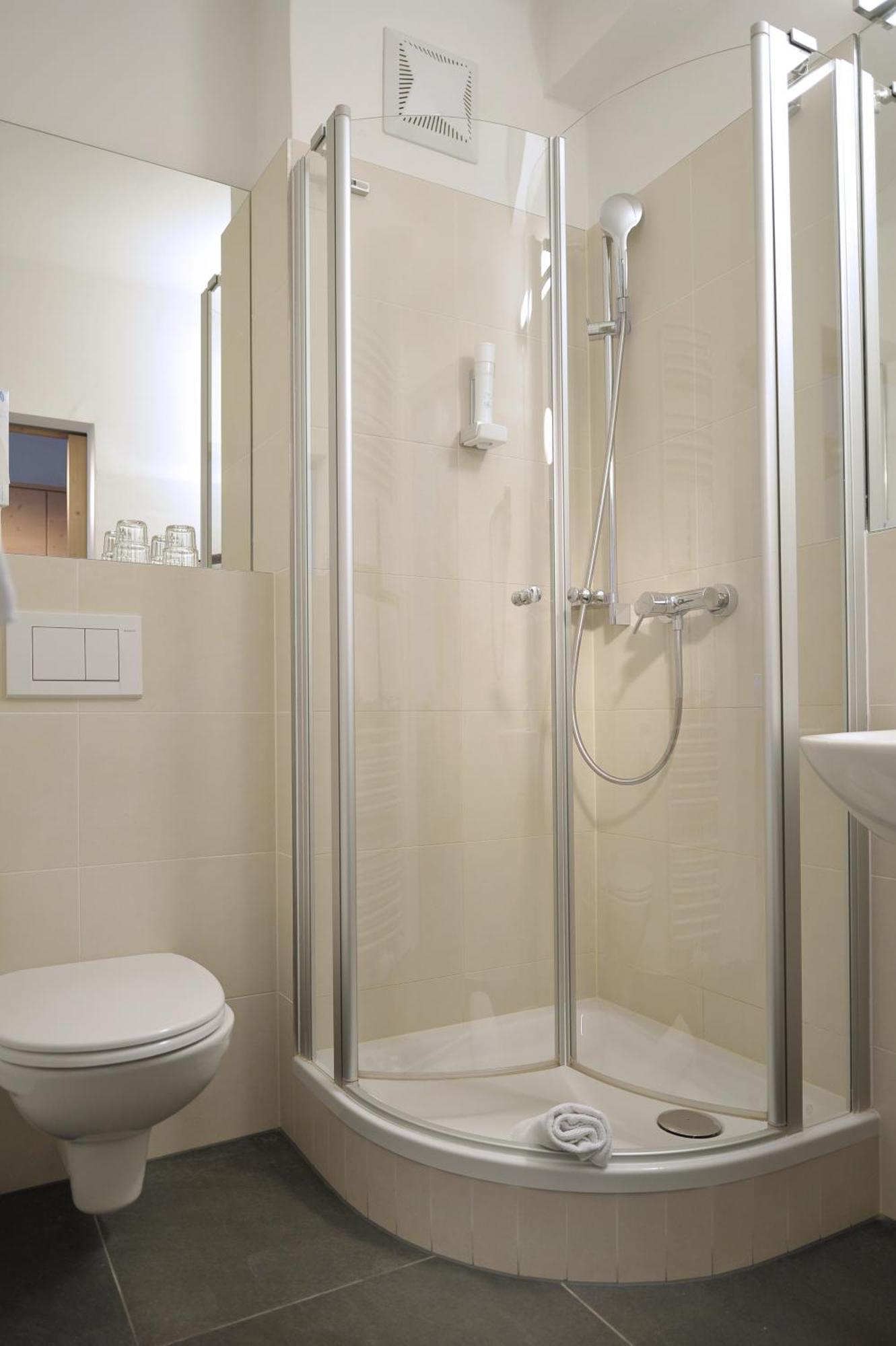 Single Room,1434179785:JPEG
